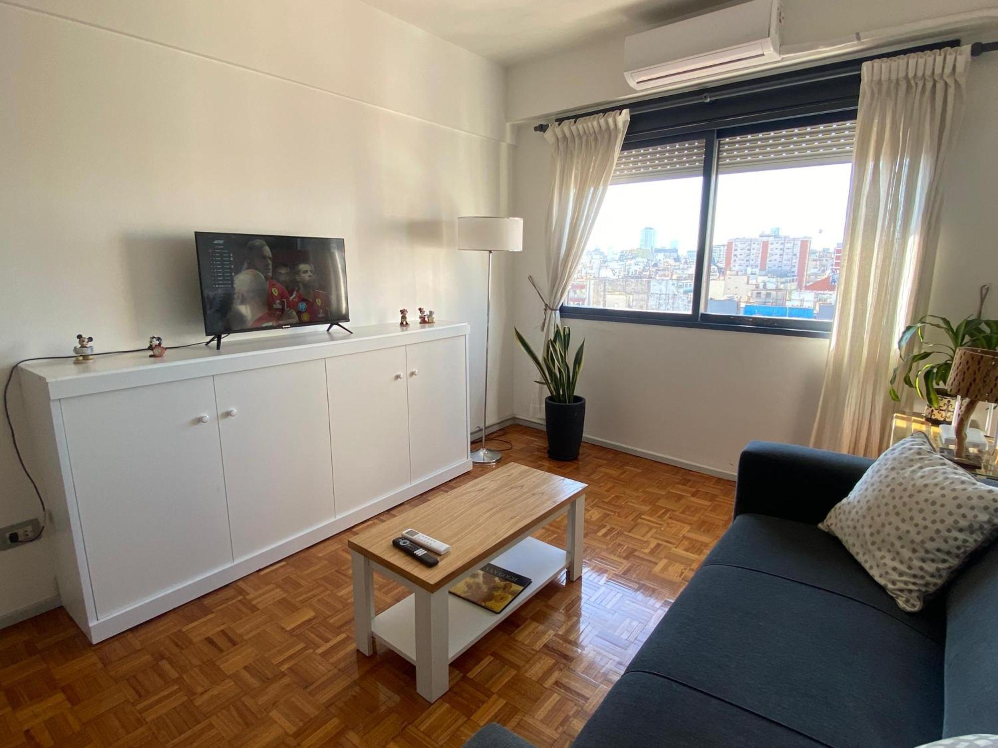 Muy Buena Ubicacion. Luminoso Y Silencioso Apartamento